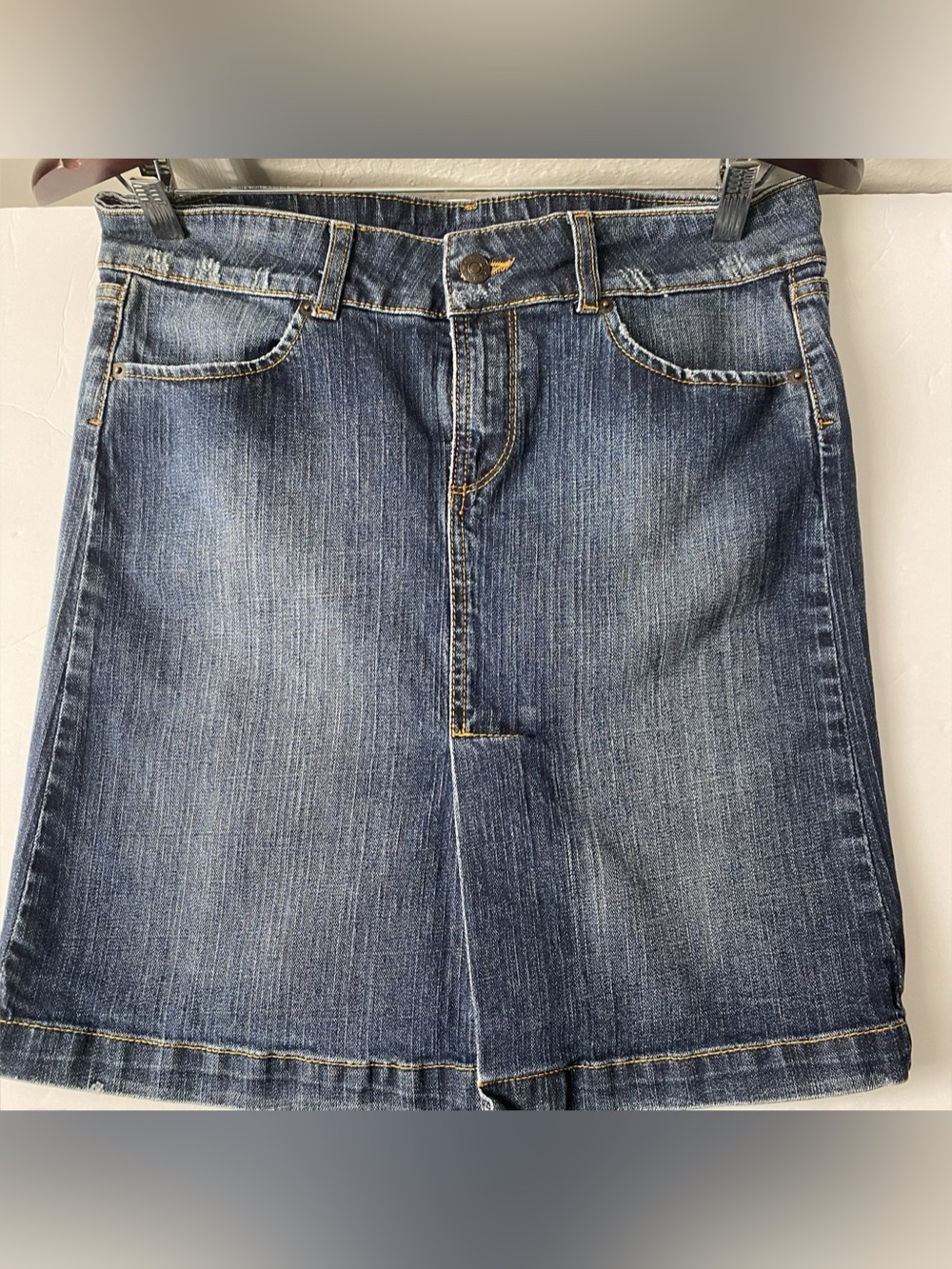 ZARA WOMAN Medium Size 8 Wash Denim Straight Mini Skirt
